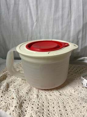 Tupperware Mix-N-Store 8 Cup Mixing and Measuring Pitcher with Lid